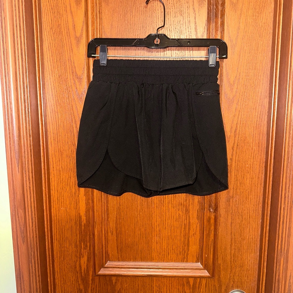 Blooming Jelly black athletic shorts